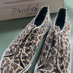 Women’s casual sneakers